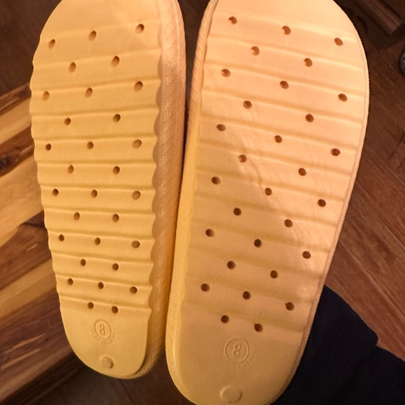 Old Navy Orange Cloud Sandals Size 8! - Picture 2 of 2